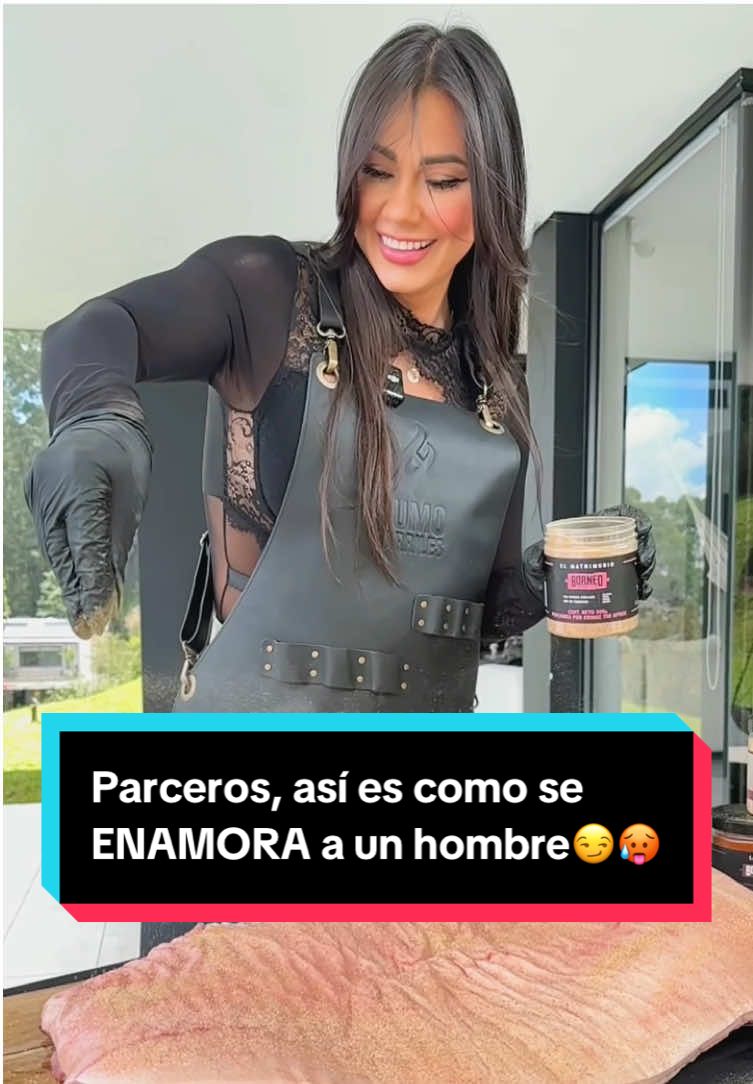 Parceros, así es como se ENAMORA a un hombre😏🥵 Nada como esta chimba de CHICHARRÓN al barril para amarrarlo😎🤭🔥 #recetas #esperanza #amor #october #halloweenishere 