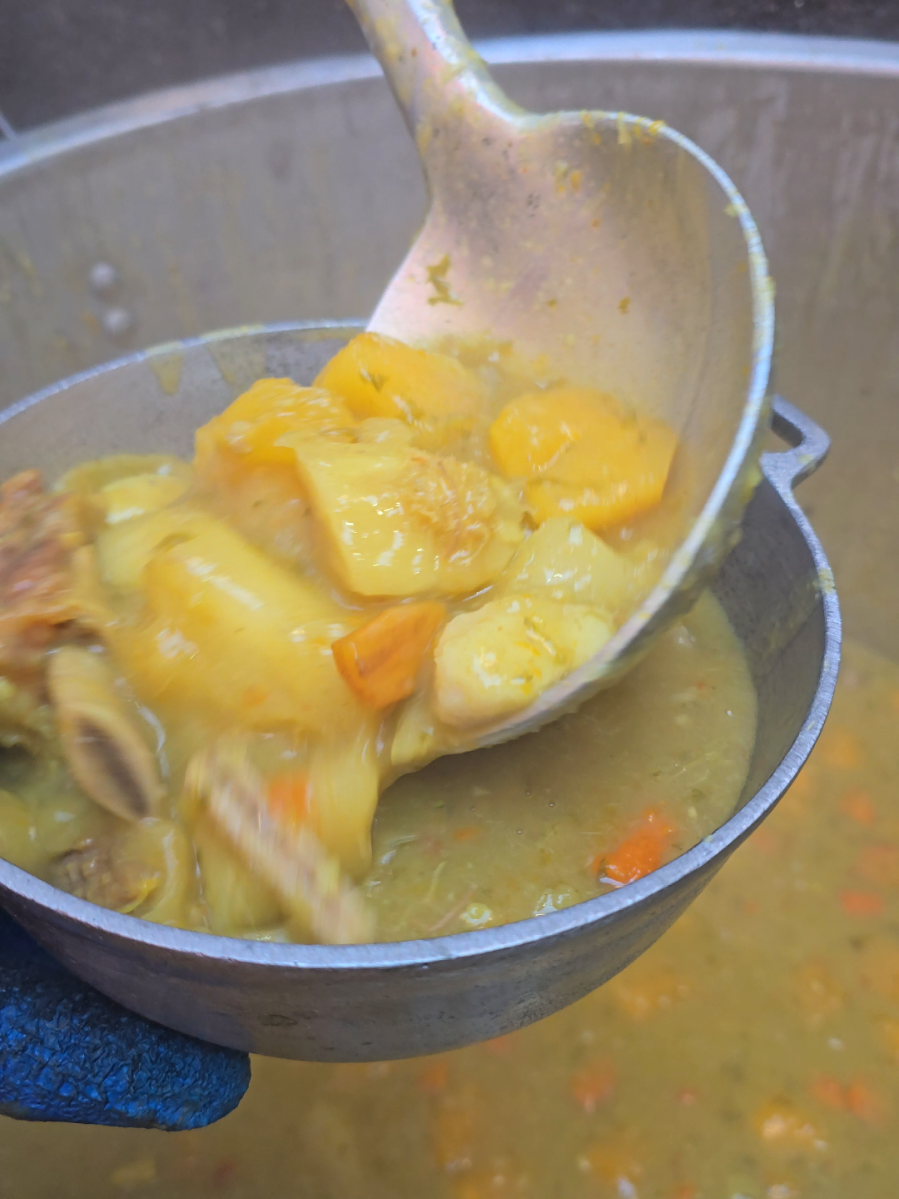 una sopita como la que hace la abuela 😍😍 te esperamos sabados y domingos , si no quieres salir de tu casa tenemos delivery a toda caracas , no dejes que te lo cuenten 04125384528 recuerda ordenar temprano ;)   #BufaloSoup #CaracasComeRico #sopaencaracas #SopitaALeña #SaborQueUne 