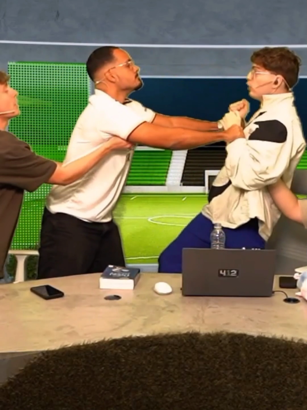 Se pelearon Davo y Will #agusneta #davooxeneize #losfutbolitos #will #viral