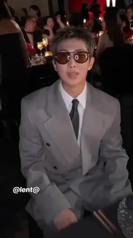 mau numpang ngadem sama bang Namjoon ,soalnya gak cuma cuaca yang panas,hati juga lagi panas😜😂🤣🤣🤣#CapCut #storyngakak #numpangngadem 