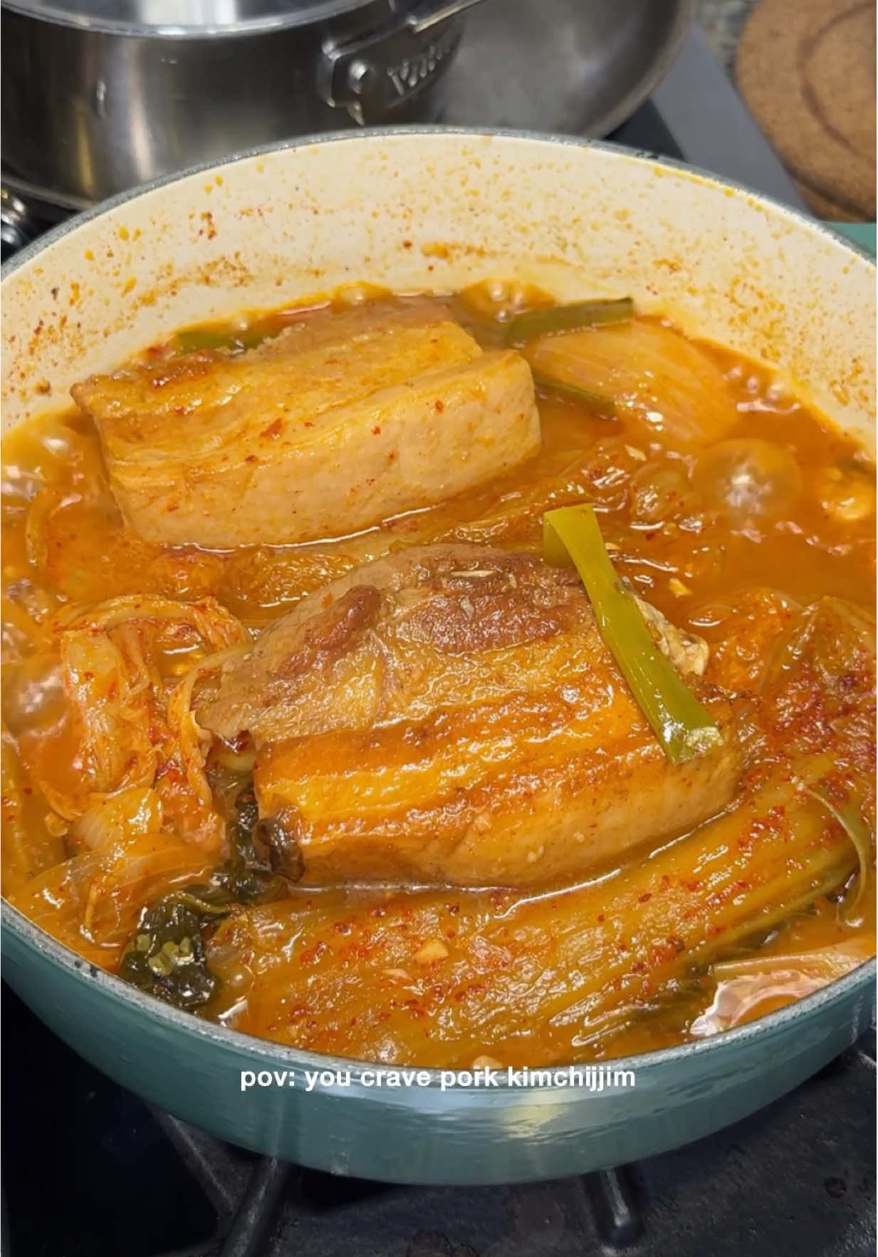 pork kimchijjim asmr 🥰  ingredient list: pork belly kimchi green onions (large) onion garlic  red pepper flakes  soy sauce  cooked for 1 hour on med heat :) searing the pork belly before boiling made it SO delicous!! great texture and kept the structure of the meat while keeping it juicy and tender 😘