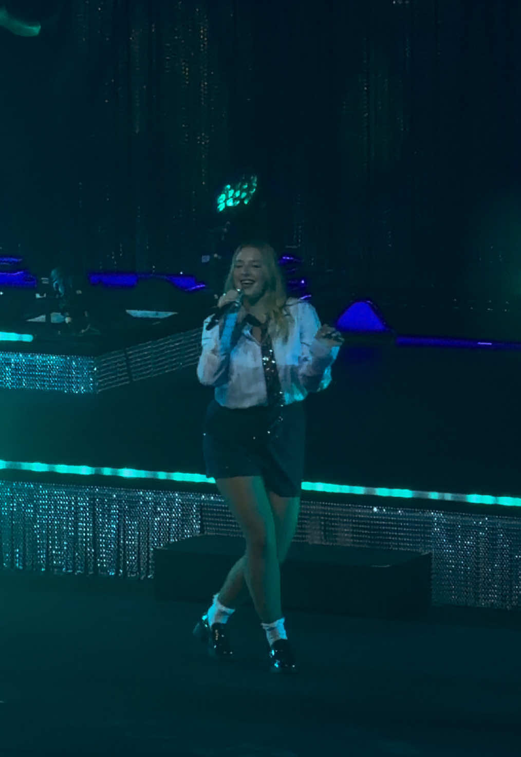 Piscine Helena Pardon ma star mais j’aime trop cette chanson !  #helena #heletour #piscine #starac #hele 