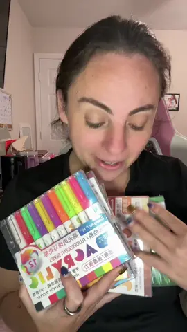 GuangNa coming out with some fine point acrylic pens and of course I had to try them out!  #coloringcommunity #colortok #guangna #acrylicmarkers #coloring 