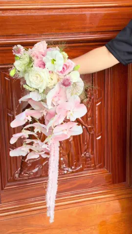 Hoa cầm tay dáng rủ cho dâu nhà em 🥰 #hoacamtay #hoaru #tonehong