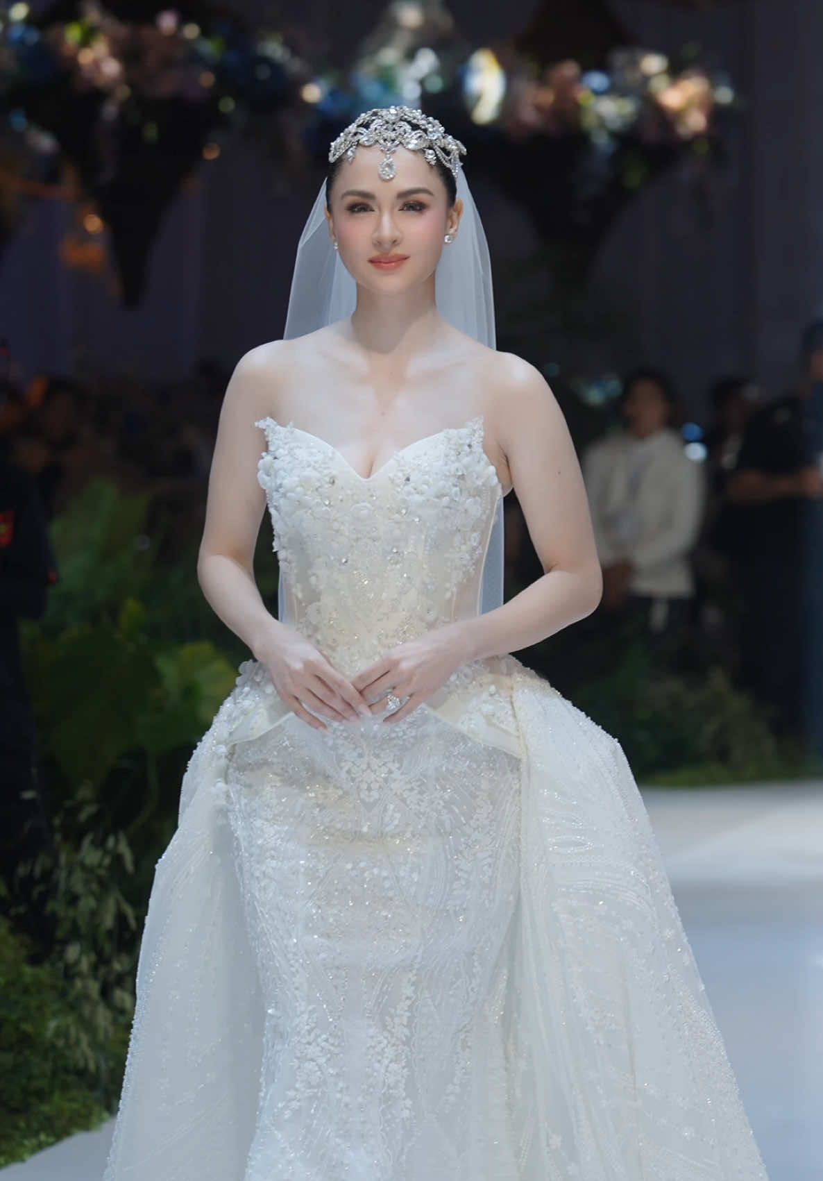 Như một nữ hoàng , @Marian Rivera tại fashion show Hacchic. #marianrivera #hacchiccouture #ryanquayphim #raindinhteam 
