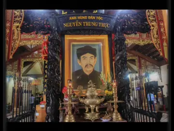 Vào giữa năm 1868, Quản Lịch (tức Nguyễn Trung Trực) đã tấn công thành công đồn Pháp ở Kiên Giang thuộc Rạch Giá, giết chết viên tỉnh trưởng do Pháp dựng lên và 30 quân đối lập. Để chiếm được các cứ điểm và giành lại thành, quân Pháp đã bắt mẹ ông làm con tin. Sau đó, quân Pháp giành lại quyền kiểm soát đồn và bắt ông.       Sau khi bắt được Nguyễn Trung Trực, Pháp đưa ông lên giam ở Khám Lớn - Sài Gòn để lấy khẩu cung. Người Pháp thấy Nguyễn Trung Trực có ảnh hưởng lớn đến phong trào chống Pháp ở miền Nam nên đã tìm cách chiêu mộ ông. Các chỉ huy Pháp và cộng sự của họ là Huỳnh Công Tấn - còn gọi là Đội Tấn, một đồng đội cũ của Quản Lịch dưới quyền chỉ huy của tướng Trương Định - đã đưa ra nhiều lời hứa hẹn, ban tặng chức tước và quyền lợi nhưng không thể lay chuyển được ông.     Theo 