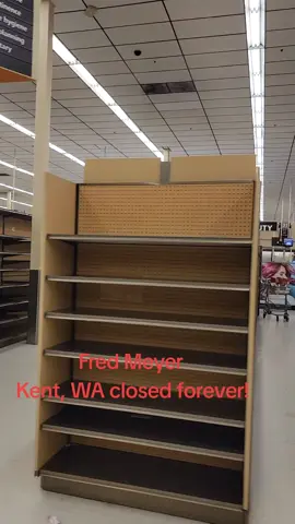 Fred Meyer in Kent, WA closed forever! #fredmeyer #kent #wa #walmart #closed 