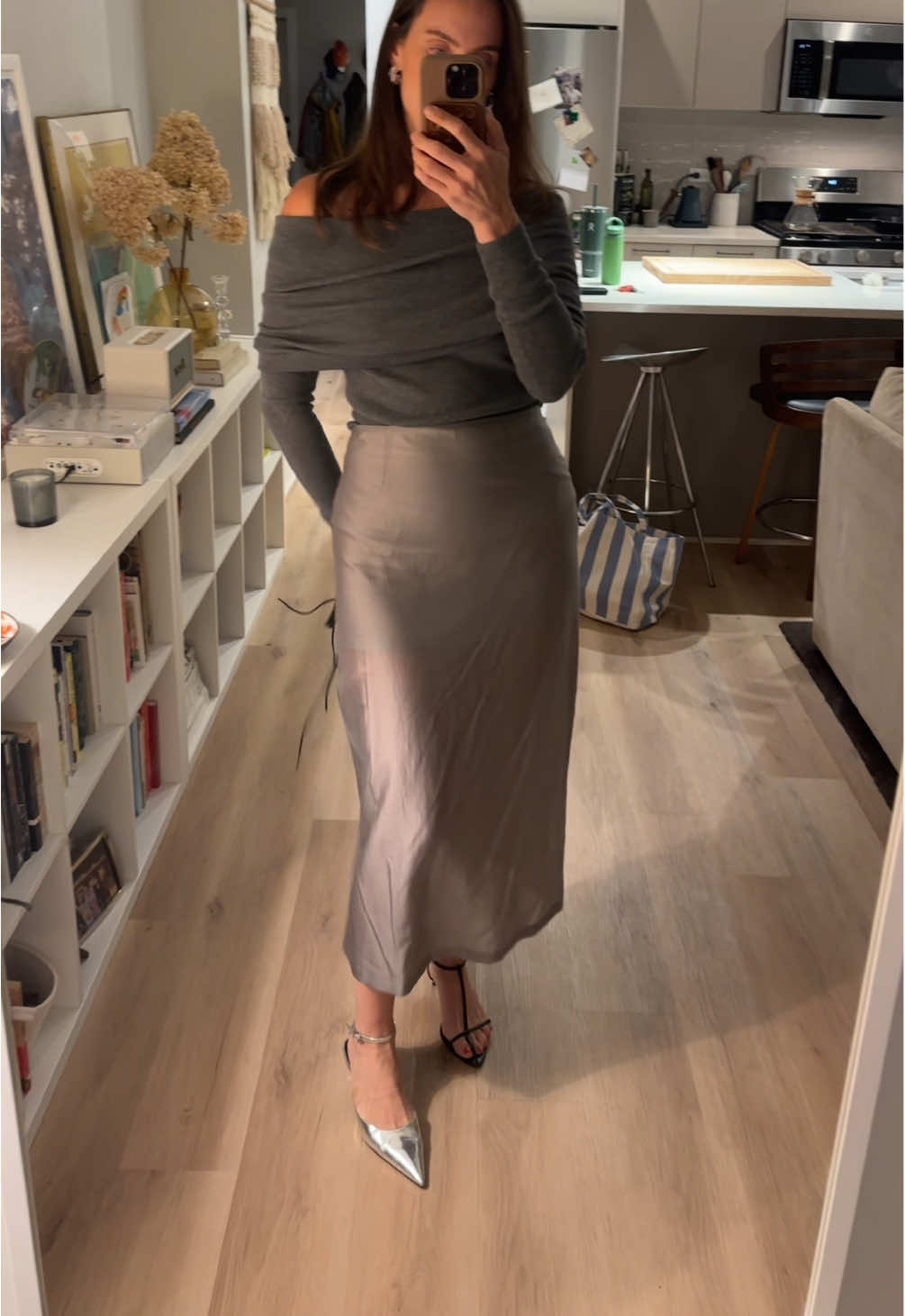 What shoe? 🤔 #cocktailattire #thefrankieshop #outfitinspiration #greyoutfit #vintagemanoloblahnik 