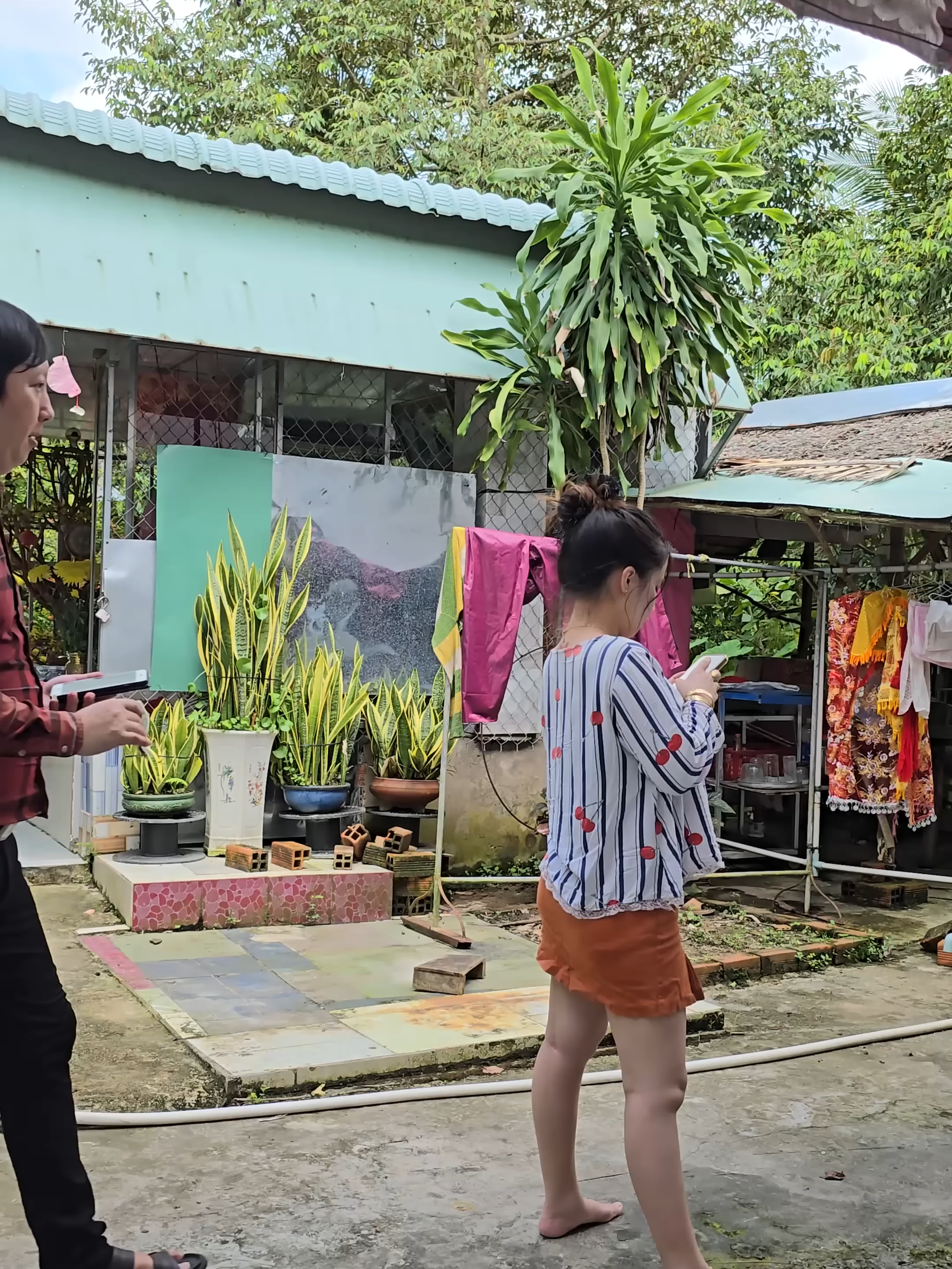 He is too hasty 🤣🥰 funny couple #😁#funny #couple #shorts (3840p_60fps_AV1-128kbit_AAC-English)