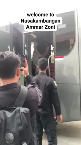 Ammar Zoni resmi di tahan di Nusakambangan bersama 5 tahanan lainnya yang berkejahatan tinggi.