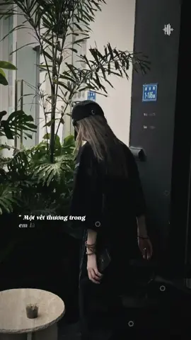 Thương Anh vì Anh là ngoại lệ! Em vẫn thích dùng từ 