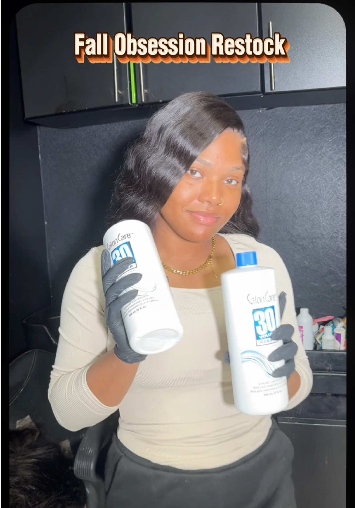 There’s just something about seeing a wig transform right in front you 😍 love the process tho> #gluelesswigs #glamorousstylez #fypage #1btobrown #creatorsearchinsight 