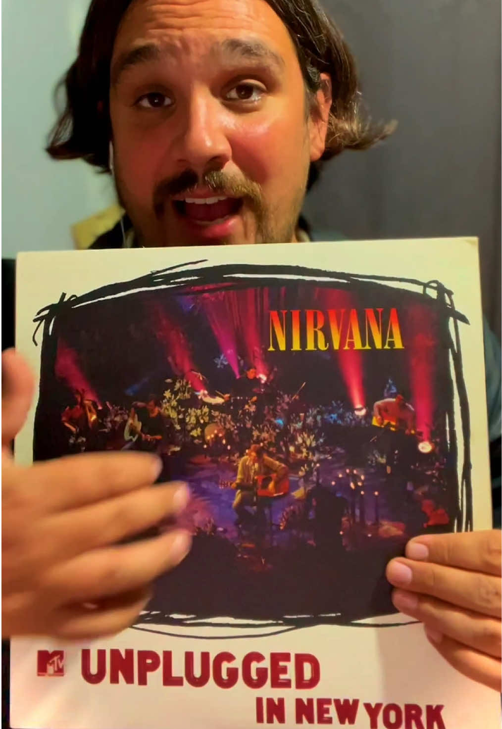 Nirvana MTV Unplugged. Grabado en una sola toma, el Unolugged más triste y hermoso de los 90s se volvió una despedida inmortal. Las primeras ediciones en vinilo- blancas, negras, japonesas o europeas , revisaremos su valor $$ #ladiscotecasecreta #elrockescultura🎸🎼 #nirvana #nirvanaunplugged #nirvanafans 