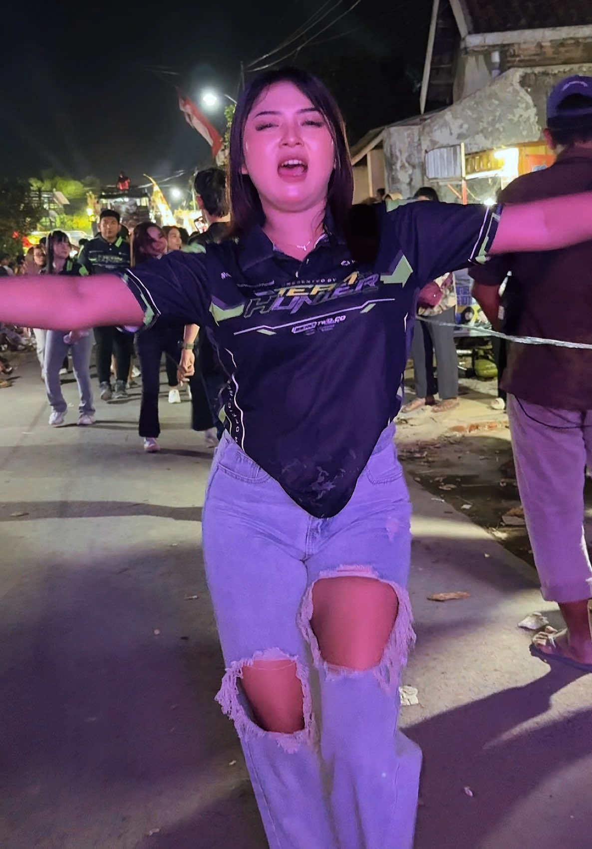 Kita kasih lagu funkot 💃🏻 #karnavalbulurejo2025 #karnavalbulurejodiwekjombang #karnavalsoundsystem #soundhoregjawatimur #jombang24jam #teamhunter #putratunggalaudiokediri #lewatberanda #restisintia #dancercantik @Resti Sintia @PUTRATUNGGALAUDIOKEDIRI 