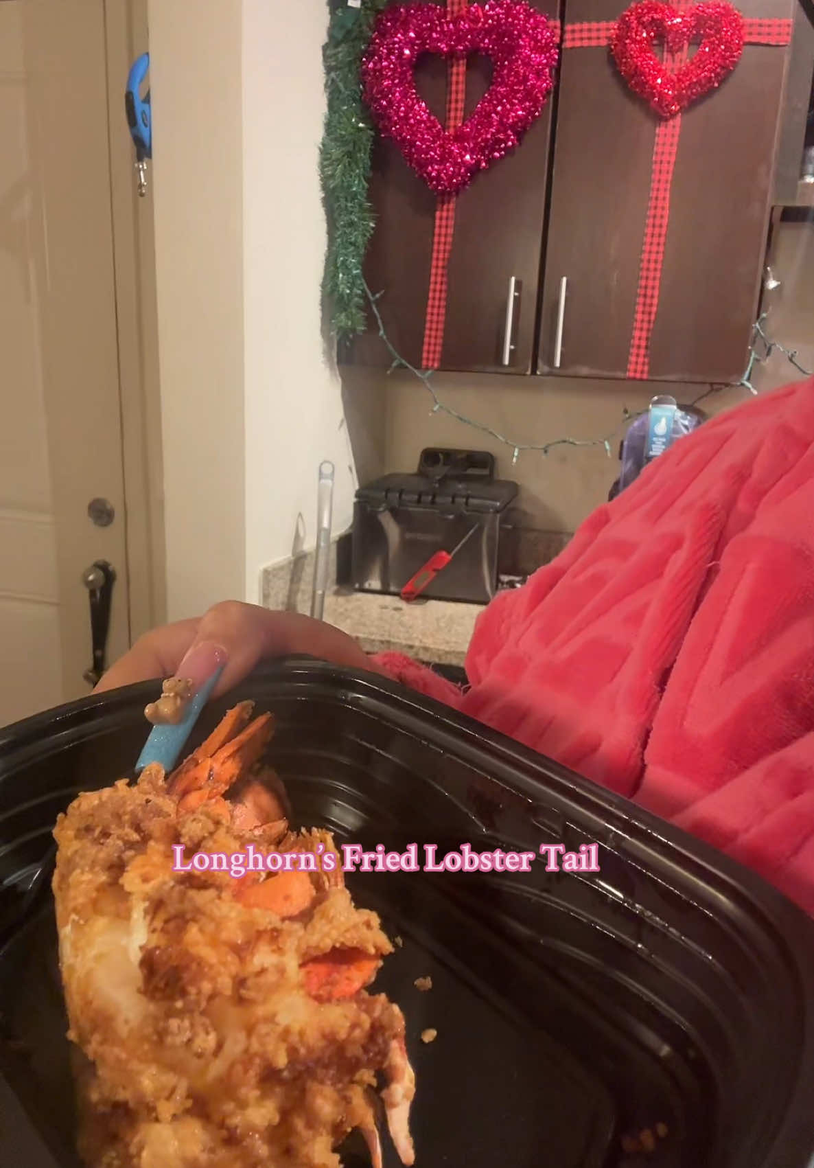 I thought everyone knew about the fried lobster tail at Longhorn. Lol, apparently not. They’re good af! #fyp #longhorn  