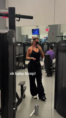 if you know me you know how hard it is to show muscles in my upper body 😭