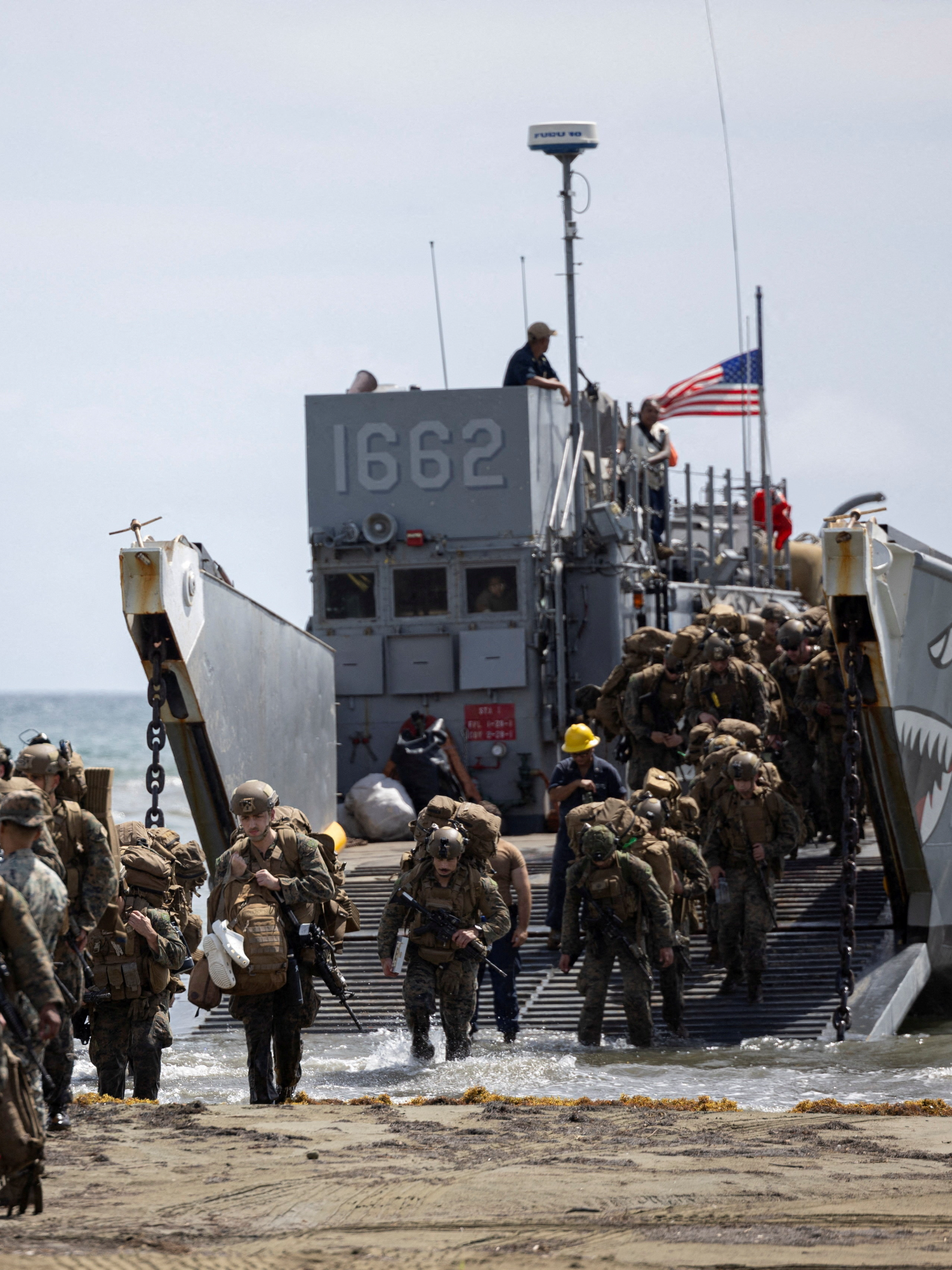 La tensión aumenta tras la confirmación del presidente Trump de que la CIA está en territorio venezolano.  Además, The Washington Post reportó que helicópteros de Fuerzas Especiales habrían volado a 90 millas de Venezuela.