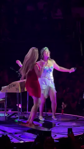 JUSTT MY TWO FAVE GIRLS DANCING 😭#laufey #pinkpantheress #nyc 