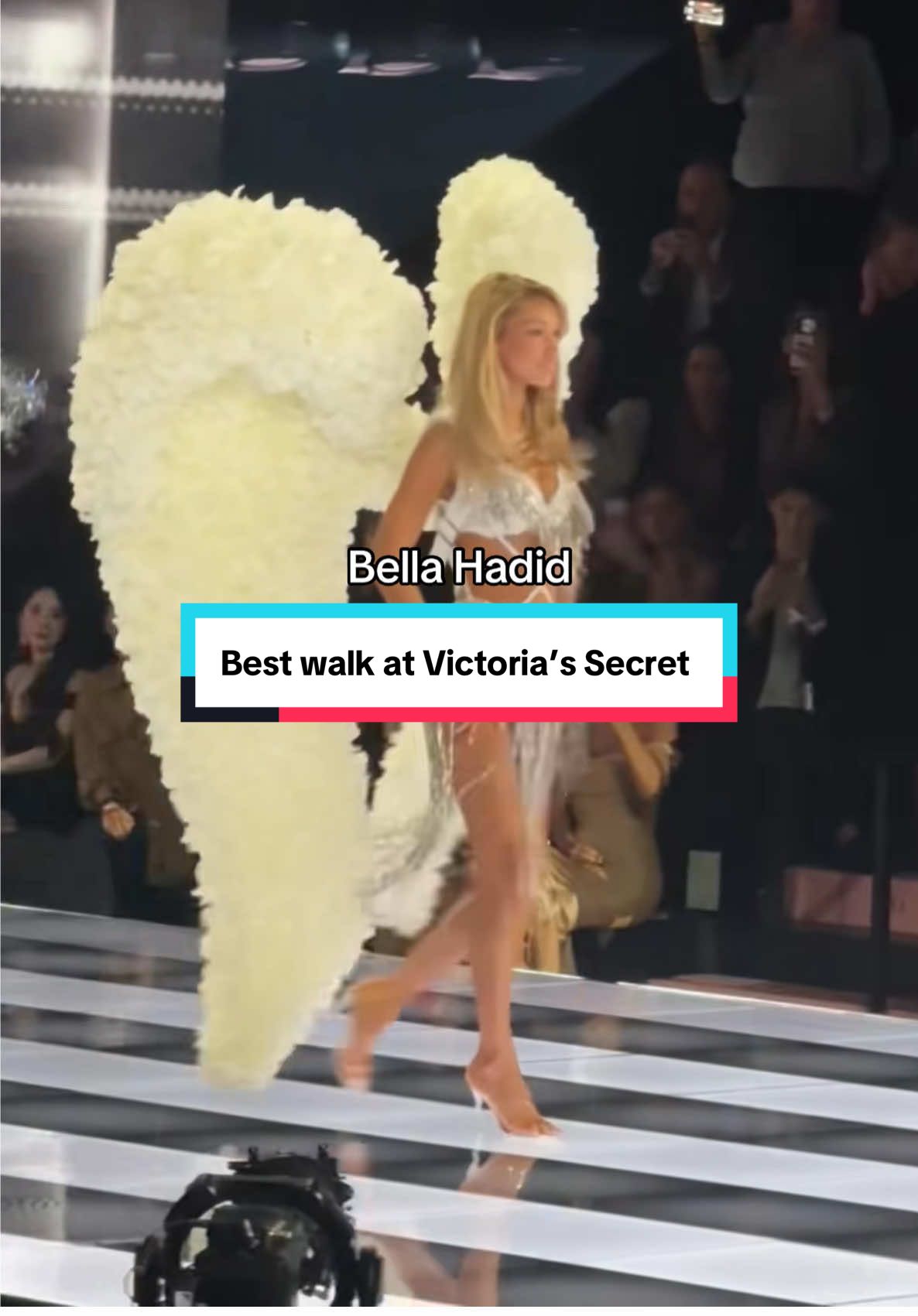 Who #victoriassecretfashionshow #victoriassecret #bestwalk #wintazesu @Victoria’s Secret 