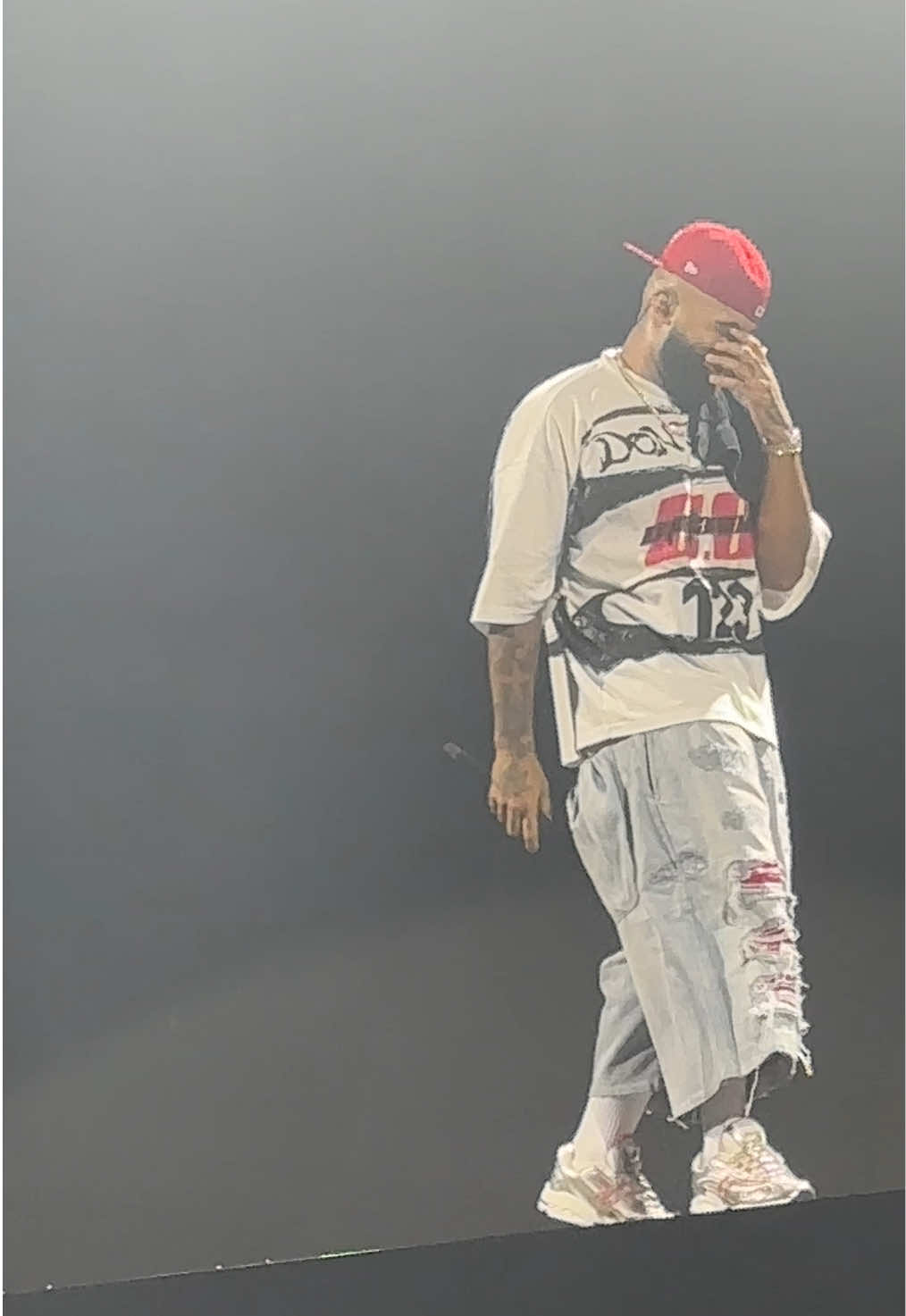 SIN CON DON ELLA FUE LA QUE ME PIDIÓ DIABLO QUE PROBLEMO.NN Eladio Carrión. #fyp #parati #eladiocarrion #concierto 