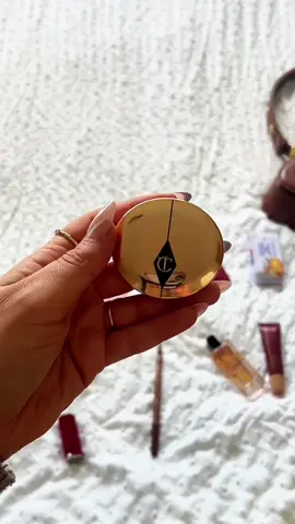 Make up essentials #makeup #hoodedeyes #facepowder #getreadywithme 