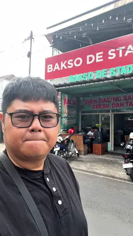 kuliner favorit kalau lagi ke kota batu bakso de stadion, setelah kenyang aku mutusin nginep di hotel urbanview sky batu harganya ga sampai 200rb jangan lupa kalian bookingnya lewat aplikasi RedDoorz dan masukan kode boucher yuknginep biar lebih hemat #REDTRAVELERS #URBANVIEWbyRedDoorz 
