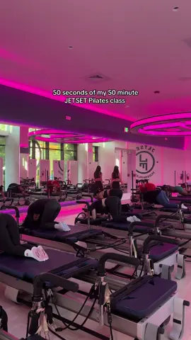50 minutes in 50 seconds of the best job ever! Who’s taking with me next 💗 @Jetset Pilates  . . . #pilatesinstructor #reformerpilates #pilates 