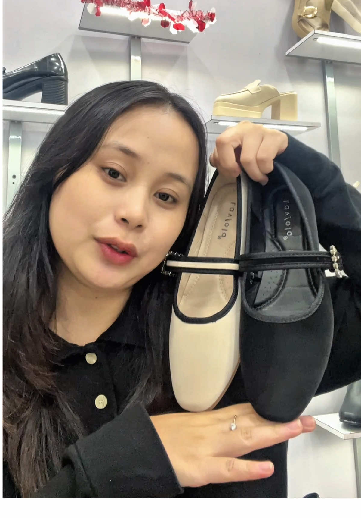 Product of the Week kali ini aku spill Mary Jane yang super lucu loh!😍 #laviolashoes #maryjane #productoftheweek #bestseller #sliponshoes 