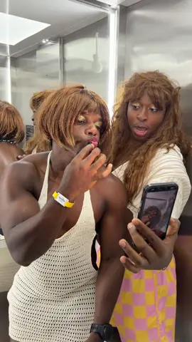 Casi nos descubren 🤣  @Mira a kriipi @Yarleidis  Manjarres @Laura Atencia 