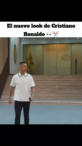 ¡NUEVO CORTE DEL BICHO! 😮‍💨💈 Cristiano Ronaldo apareció en el entrenamiento de Al-Nassr con nuevo look El nuevo corte de moda en todas las barberias #virall nuevo #look #cristianoronaldo #cr7 #TikTokDeportes 