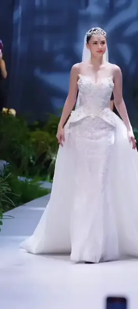 Marian Rivera in Vietnam. Cô ấy trông thật xinh đẹp, đặc biệt là khi cô ấy mặc váy cưới.#marianrivera #fyp #fypviralシ #foryoupage 