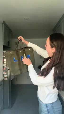 Unboxing my @alexmillny tote!!! I’m BEYONDDDD OBSESSED ily Darrow #alexmill #alexmilltote #workbag 