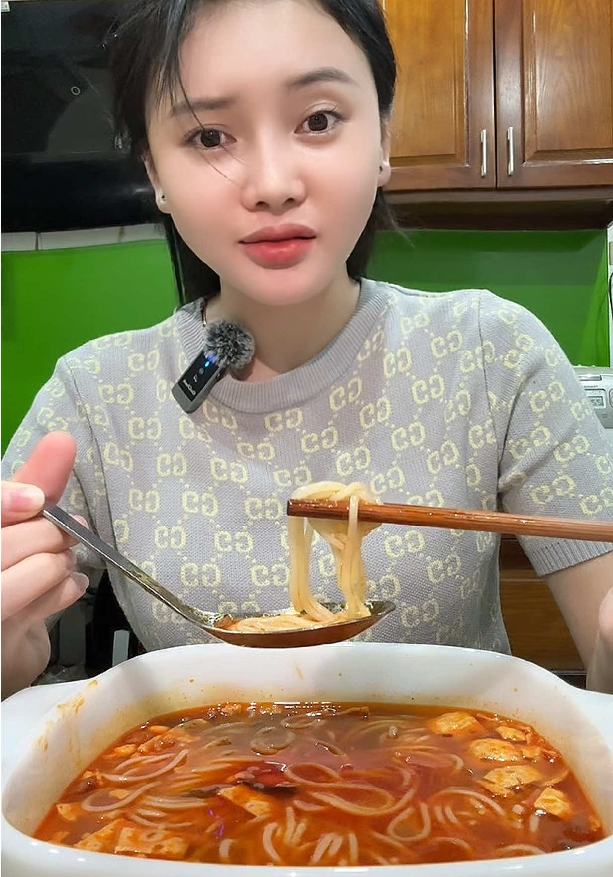 Mukbang bún ốc trung hoa với em nha #mukbang #huyenmewomukbang 