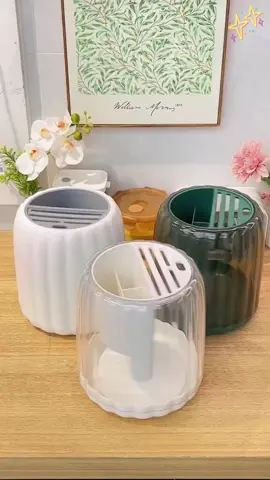 Orang yang suka memasak pasti langsung mengerti, satu wadah ini bisa menyimpan semua pisau, sumpit, sendok, dan garpu. Dilengkapi dengan piring penampungan air sendiri dan bisa diputar 360°, sangat mudah diambil! #BarangBagusDapur #rakpenyimpanandapur 