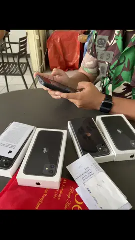 Sold iPhone 11 64 iBox makasi mas🤝 yang mau jual jg bisa lngsung dm ya #iphone #iphone11 #iphone13 #jualbeliiphone #fyp 