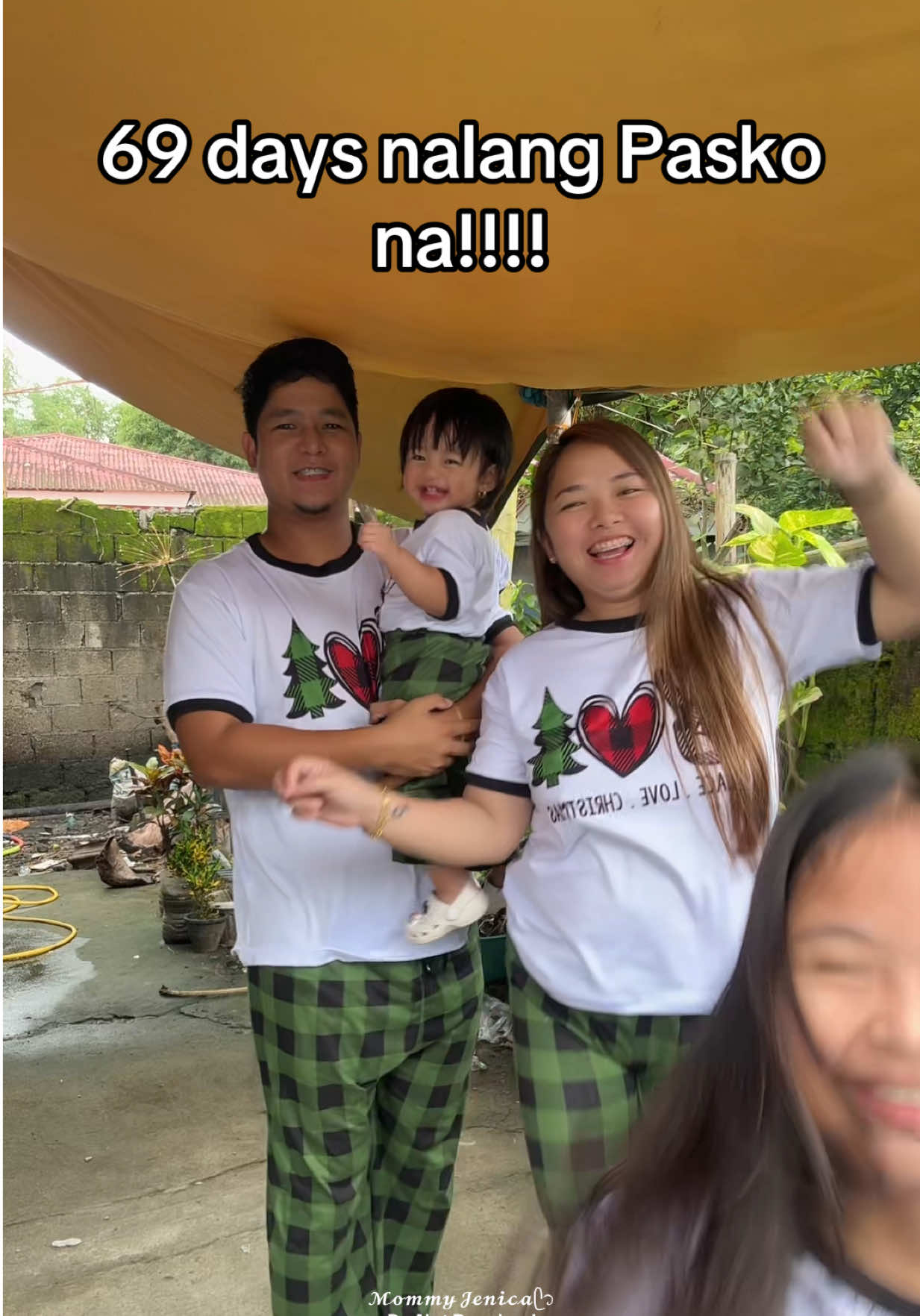 68days before christmas! Wag niyo na intayin magkaubusan na naman bago umorder!! #christmaspajamas #familyoutfits #familyterno #christmasoutfit #pajamaset  @Yams Clothes Escape 