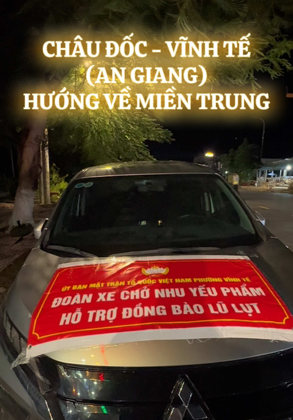 Nhân dân Phường Châu Đốc - Phường Vĩnh Tế (An Giang) hướng về miền Trung & miền Bắc thân yêu❤ Vậy là sau bao ngày tập kết hàng cứu trợ thì tối nay 16/10 đoàn cứu trợ từ Châu Đốc đã chính thức khởi hành. Tuy sớm hơn dự kiến 3 ngày là ngày 19/10 như đã đưa tin trước đó vì Mặt Trận Tổ Quốc muốn tranh thủ thời gian đem các chuyến hàng cứu trợ đến tay Bà Con càng sớm càng tốt. Và ngay sau bài viết này cũng là đồng thời đóng lại chiến dịch vận động lần này. Chân thành gửi lời cảm ơn đến: - Tất cả các NHT đã gửi các phần quà về cho Bà Con miền ngoài đang gặp khó khăn. - Nhóm Thiện nguyện Tự Tâm, Vựa cá Bé 9, Khách Sạn Phi Mai, sửa xe chuyên nghiệp Nguyễn Hậu, nhóm San sẻ yêu thương đã cùng đồng hành. - Mặt trận Tổ Quốc Phường Vĩnh Tế & Phường Châu Đốc - Mặt trận Tổ Quốc tỉnh An Giang - Các Anh, Chị từ các đơn vị đã tiếp sức mang các phần quà tập kết lên xe tải. Riêng cộng đồng Fanpage Thành Phố Châu Đốc, mình xin gửi lời cảm ơn đến tất cả Bà Con đã tin tưởng, cùng đồng hành. Cùng mình góp một phần nhỏ vào hành trình đầy ý nghĩa giữa những ngày tháng 10 này. Trân trọng cảm ơn! #thanhphochaudoc #xuhuongtiktok #angiang 