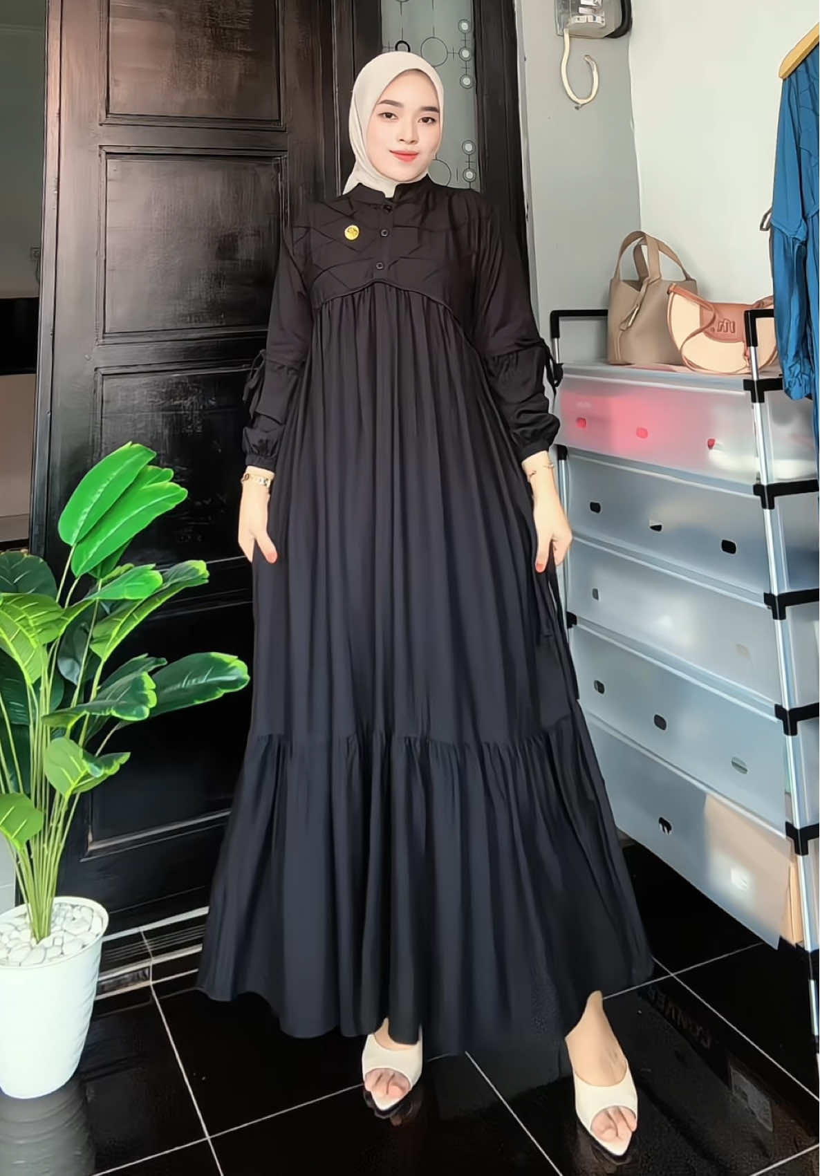 Rekomendasi dress lebaran 2026 😍 warna hitam elegan bahan katun pololinen premium 🥰 #katunpololinen #gamiskatun #sarimbit #couple 