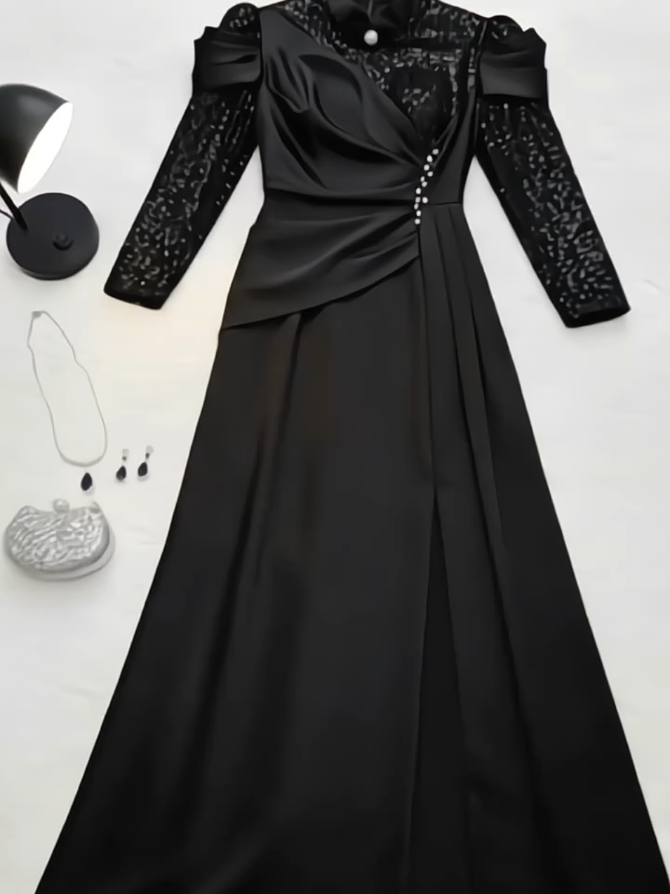 ✨Dress import premium! Warna hitam elegan dengan detail payet glamor — bikin tampil super anggun di setiap momen spesial 💃 #DressImport #GlamLook #ElegantStyle #FashionMewah #EveningDress 