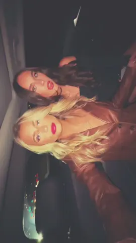 🔝2️⃣ Drake fans right here 🌟🖤🤎👯‍♀️ @KC 