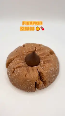 literally the best peanut butter cookie I’ve ever had 😩😩 #fypシ #homemadecookies #bakingtiktok #peanutbutterblossoms #peanutbuttercookies 