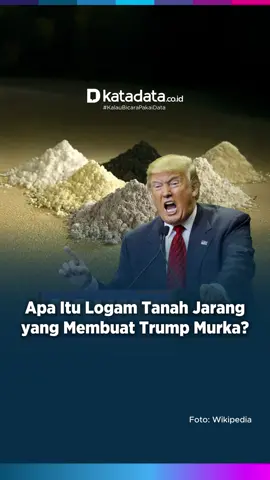 Kemarahan Presiden Amerika Serikat (AS) Donald Trump kembali memuncak setelah Cina membatasi ekspor logam tanah jarang, komponen penting bagi berbagai industri strategis dunia. Laporan Al Jazeera mencatat, Cina selama ini menguasai sekitar 70 persen produksi dan 90 persen penyulingan logam tanah jarang dunia, memberi Beijing posisi dominan dalam rantai pasokan global. Dominasi tersebut menimbulkan kekhawatiran di Amerika Serikat dan negara lain, terlebih setelah Beijing mewajibkan entitas asing memperoleh izin ekspor untuk produk yang mengandung lebih dari 0,1 persen logam tanah jarang asal Cina, termasuk yang diproduksi menggunakan teknologi ekstraksi, pemurnian, pembuatan magnet, maupun daur ulang dari negara itu. Apa itu logam tanah jarang dan manfaatnya untuk sektor modern? Simak selengkapnya video berikut ini. #LogamTanahJarang #AmerikaSerikat #DonaldTrump #Cina #Katadatacoid 