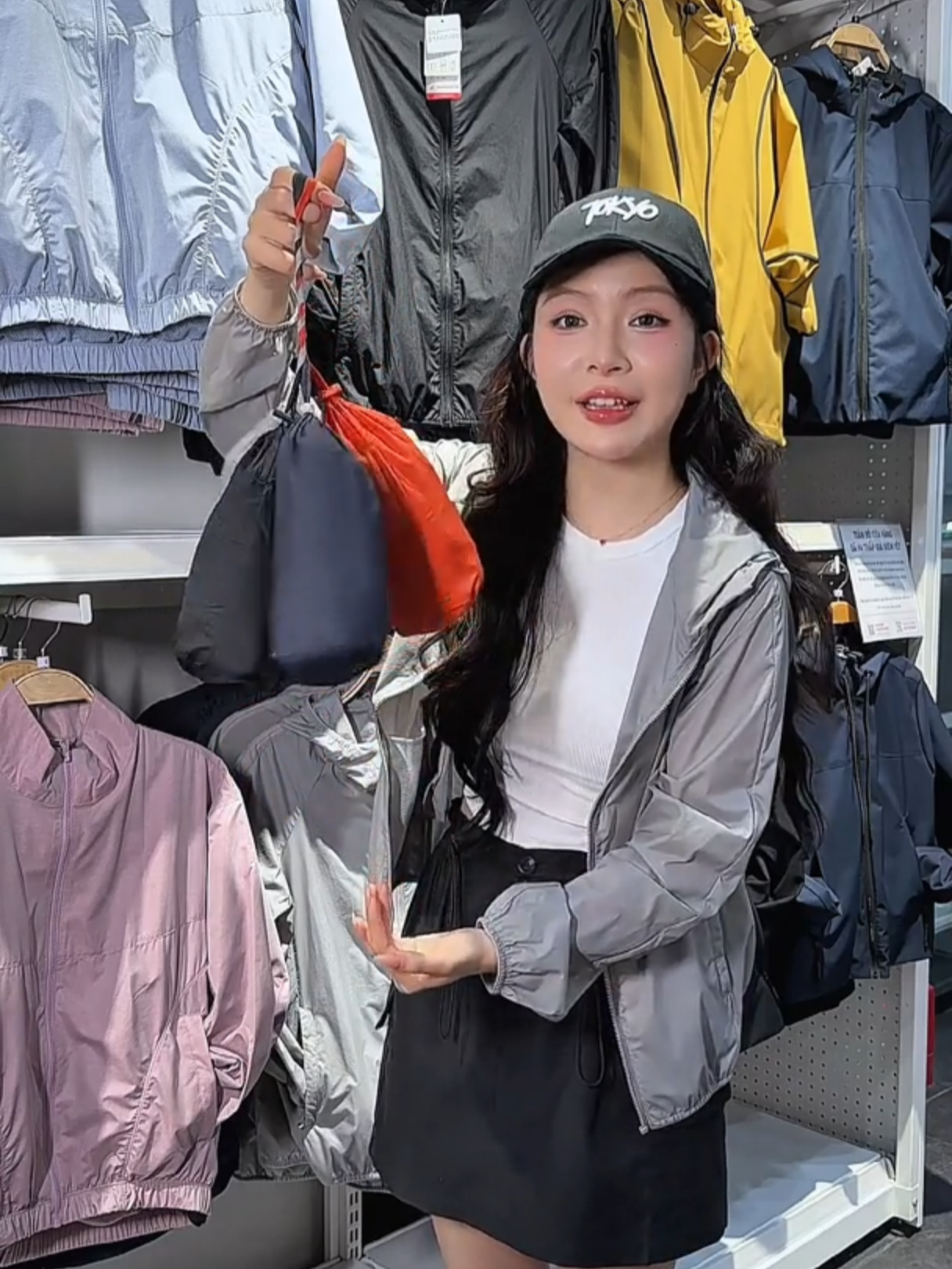 Áo khoác gió nữ đa năng gấp gọn, siêu nhẹ TOKYOLIFE #tokyolife #aokhoacgio #aokhoacgionu #sieunhe