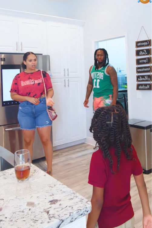 Telling mom to shut up in front of my dad👧😂😍🤣#funnymoments #shutupchallenge🔥 #MomsofTikTok #momdad #family 