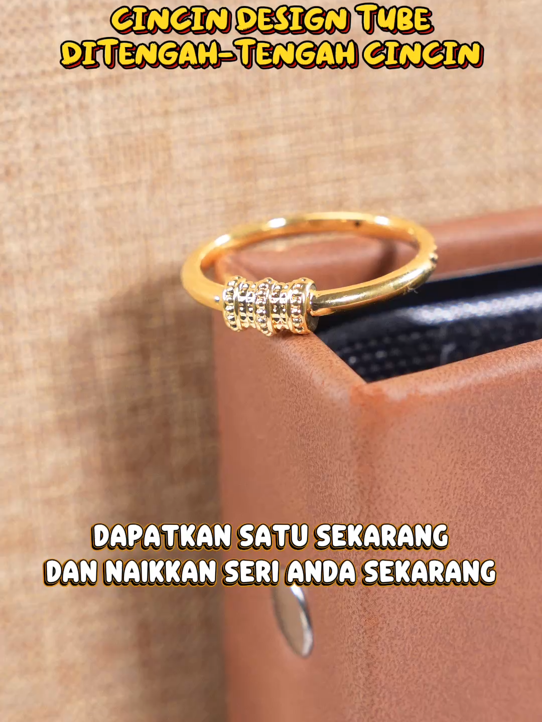 Cincin exclusive design, tube ditengah tengah cincin emas, Pasti boleh naikkan seri anda  #masdoramalaysia #emasmurah #cincin916 #emas916 #goldrings #masdora #cincinhg #goldshop #minimalist #tiktokpaylater #emas #gold #racuntiktok #merisik #cincinemas #pasangan #daily