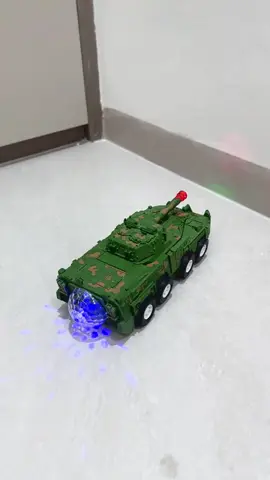 Bé chơi với nó suốt buổi sáng và vui đến nỗi không còn bám lấy tôi nữa