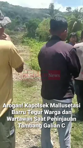 Pamer Arogan! Kapolsek Mallusetasi Barru Tegur Warga dan Wartawan Saat Peninjauan Tambang Galian C INSIDENNEWS.com, BARRU-- Suasana kunjungan peninjauan tambang galian C di Kelurahan Mallawa, Kecamatan Mallusetasi, Kabupaten Barru, Kamis (16/10/2025), mendadak memanas. Hal itu terjadi setelah Kapolsek Mallusetasi, AKP Iriansyah, bereaksi keras dan memperlihatkan sikap arogan di hadapan masyarakat serta awak media. Peninjauan tersebut merupakan agenda resmi Pemerintah Kabupaten Barru bersama DPRD, TNI, dan Polri untuk melihat langsung aktivitas tambang galian C milik PT Rekhabila Utama, yang banyak dikeluhkan warga karena diduga menyebabkan banjir serta kerusakan lingkungan. Dalam kunjungan itu hadir Kepala Dinas Lingkungan Hidup, Camat dan Lurah setempat, anggota DPRD Barru Rusdi Cara dan Rudi Hartono, serta Danramil Mallusetasi Letda Andi Pallawagau. Puluhan warga turut hadir di lokasi untuk menyampaikan keluhan mereka. Salah satu warga, Rusding, mengaku bahwa dampak tambang sudah sangat meresahkan. Ia menyebut, ratusan makam warga rusak, sebagian bahkan telah dipindahkan. Selain itu, jalan Trans Sulawesi sering tertutup lumpur setiap kali hujan deras. “Harapan kami, aktivitas tambang ini dihentikan. Dampaknya sudah sangat besar-banjir, kuburan hancur, mata air hilang,” ujar Rusding dengan nada kesal. Situasi mulai memanas ketika Rusding beradu argumen dengan Kapolsek Mallusetasi Polres Kabupaten Barru, AKP Iriansyah. Alih-alih menenangkan warga, AKP Iriansyah justru memperlihatkan sikap yang dinilai tidak pantas di depan publik. Tak hanya kepada warga, sikap arogan juga dirasakan oleh awak media yang tengah melakukan peliputan. Kapolsek Mallusetasi, AKP Iriansyah juga sempat melarang pengambilan gambar sambil menunjuk ke arah wartawan. “Hei, jangan ambil gambar bos, kau siapa?” bentak Kapolsek kepada salah satu jurnalis yang melakukan peliputan dilokasi tersebut. Ketika wartawan menjelaskan bahwa dirinya berasal dari media, Kapolsek kembali menegur keras, mempertanyakan kartu media serta surat perintah para jurnalis yang melakukan peliputan dilokasi tersebut. 