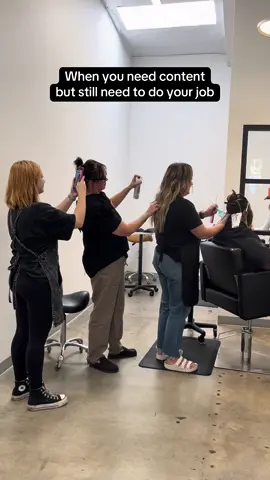 Us hairstylists be MULTITASKING! 😂 #hairtok #nothingbeatsajet2holiday #balayageartists #instahair  #hairsalon@stephhstyles 