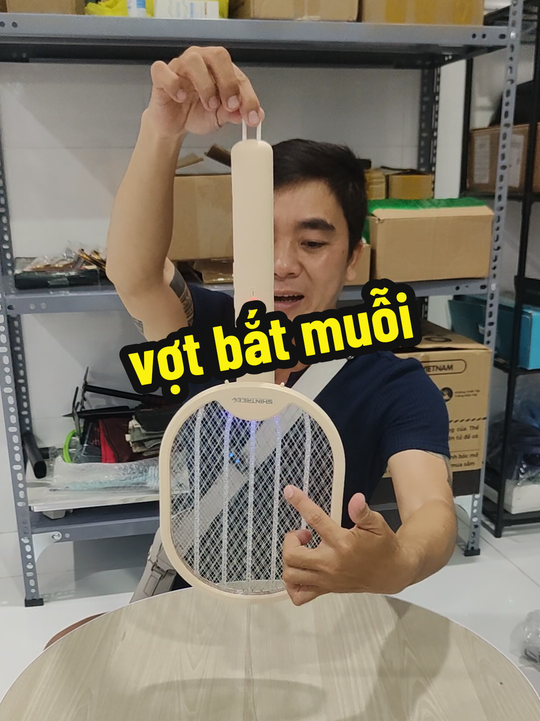 Vợt bắt muỗi đa năng gấp gọn có thể bắt muỗi tự động và thủ công cực kỳ hiều quả.!#denbatmuoigiadinh #denbatmuoithongminh #denbatmuoi #votbatmuoi 