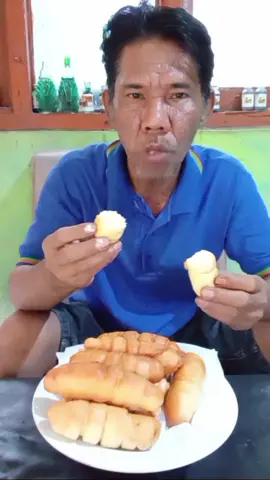 roti goreng isi pisang menul menul dan enak#fyp#vidiomukbangviralditiktok #mukbangviralabahgeboy@seger.snow.official 